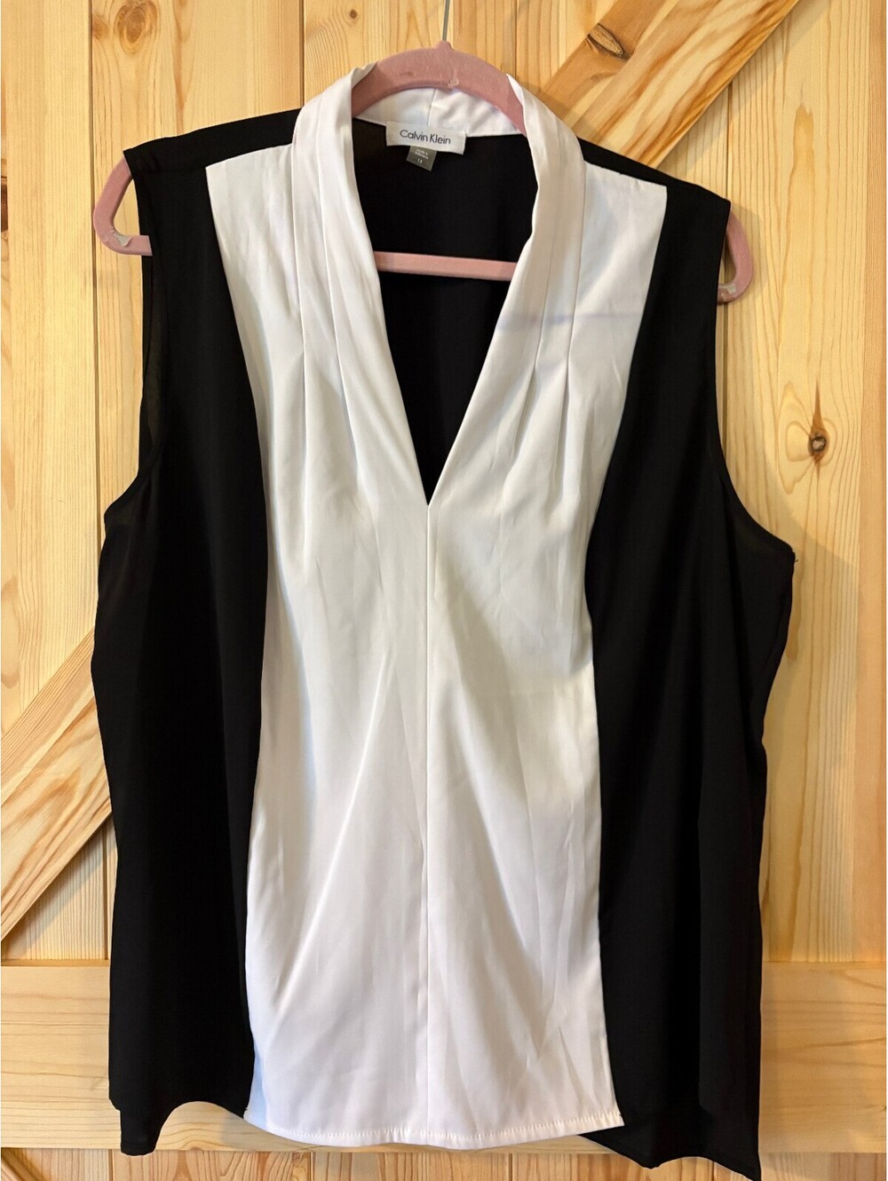 Calvin Klein Women's Sleeveless Black and White V-Neck Blouse Size 1X